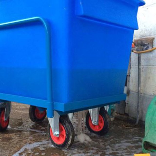 Hay Soaker with Drain