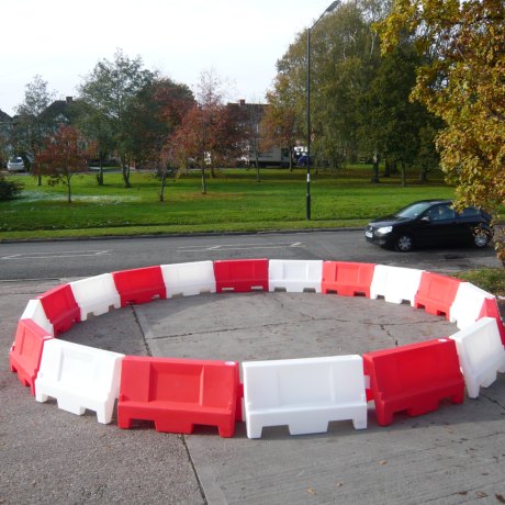 Post and reflective panel for EURO 1 Metre Safety Barrier