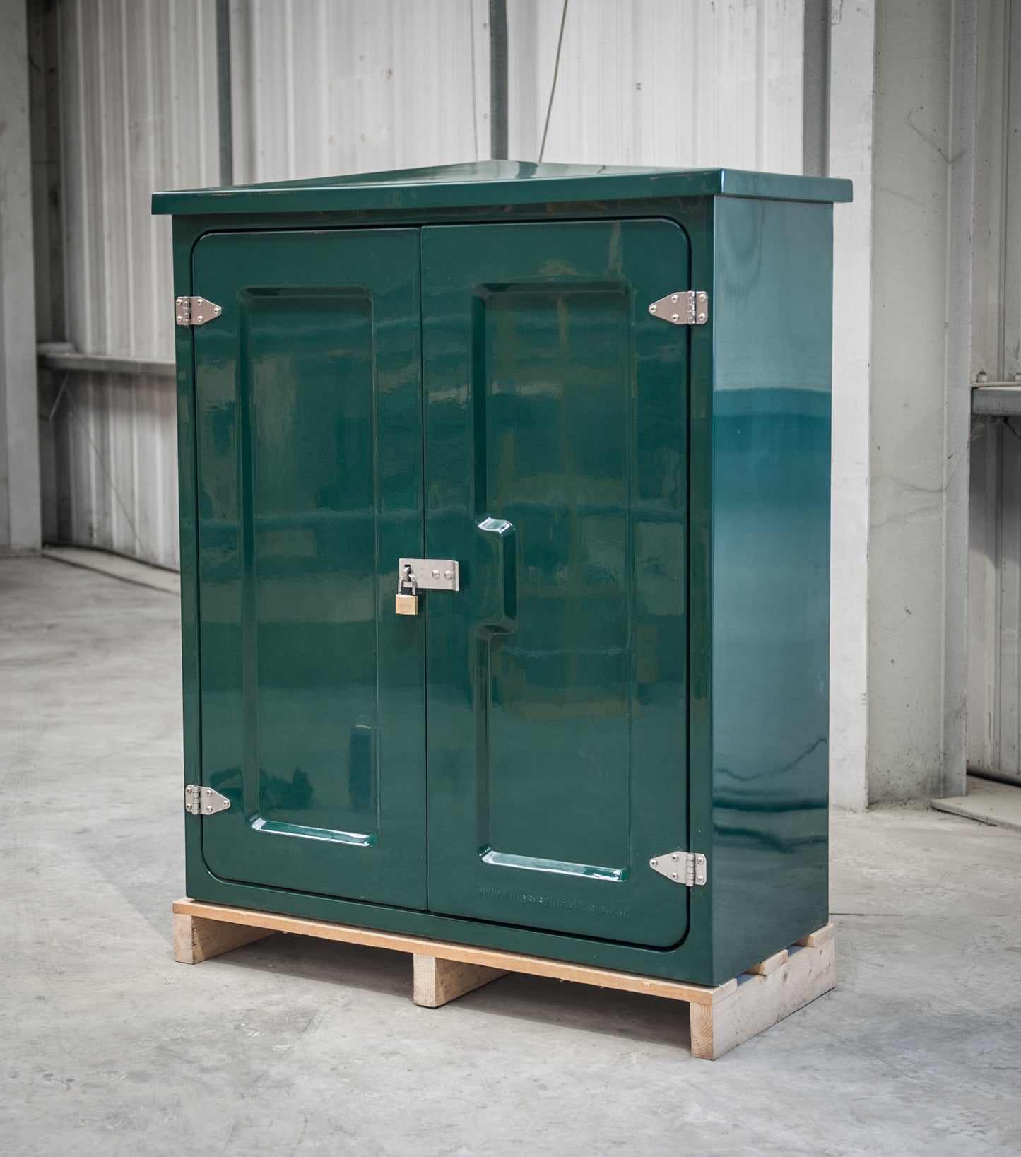 GRP KD-4 Roadside Double Door Cabinet Fitted