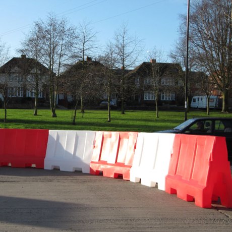 Pack (2) 1 metre Evo Road Traffic Safety Barriers, one Red, one White ...