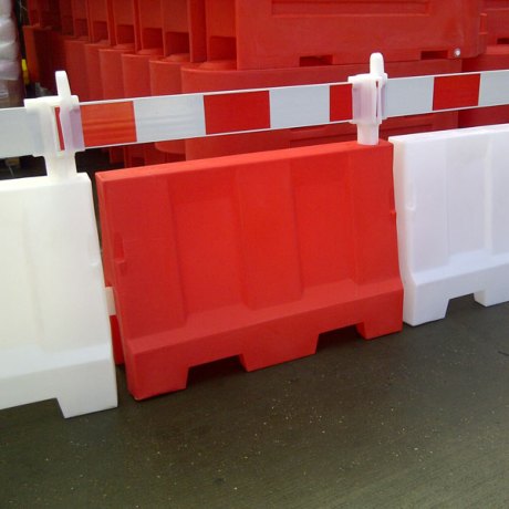 Pack (2) 1 Metre Evo Road Traffic Safety Barriers, One Red, One White 