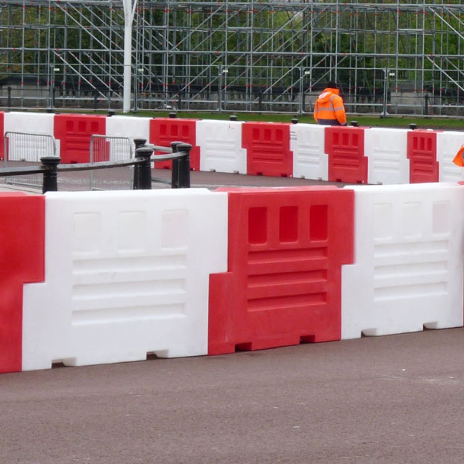 Pack 2 2 Metre Heavy Duty Road Barrier Red And White Tanks Direct